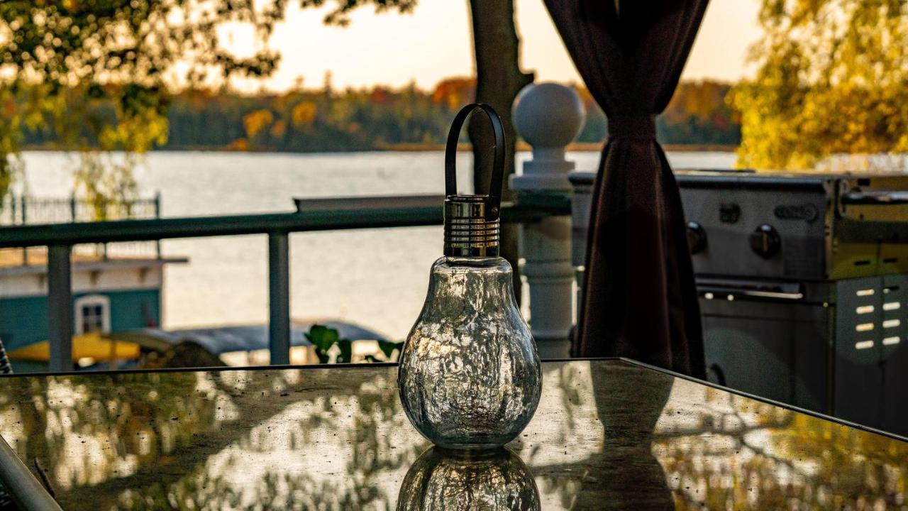 Отель Windswept On The Trent Campbellford Экстерьер фото
