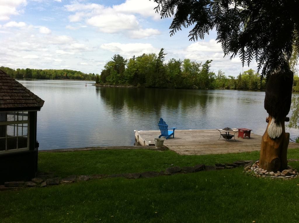 Отель Windswept On The Trent Campbellford Экстерьер фото