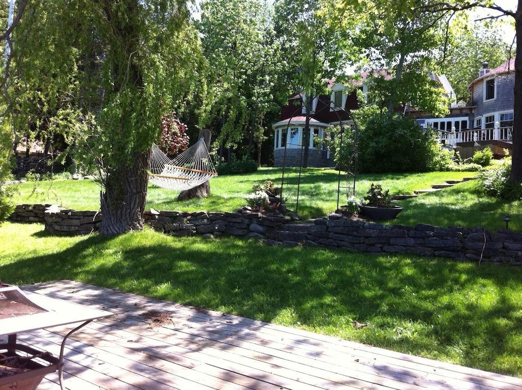 Отель Windswept On The Trent Campbellford Экстерьер фото
